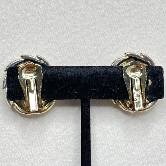 Stud Clip On Earrings Light Gold Tone Layered Leaves - Picture 4 of 7